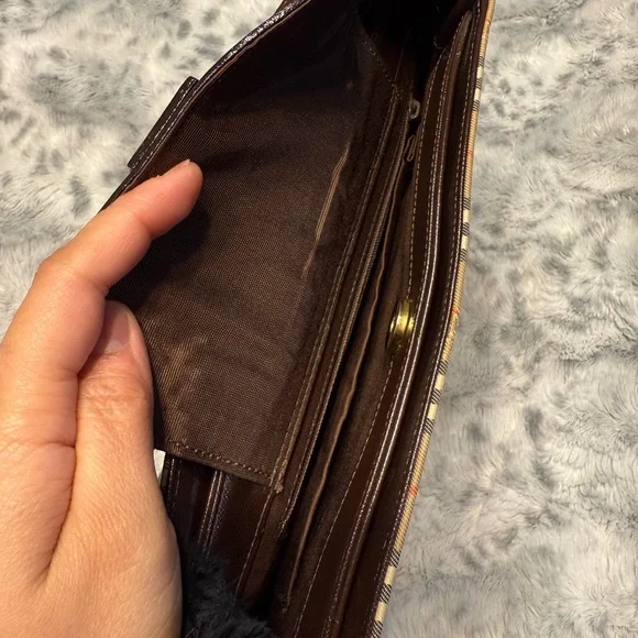 Burberry vintage shoulder bag
Very good condition
Authentic - Picture 9 of 11